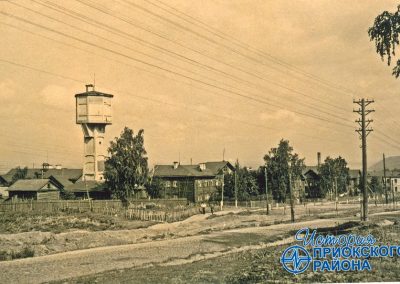 Вид на старый поселок и водокачку со стороны аэродрома Фото А.С. Маслов. Конец 1940-х г.